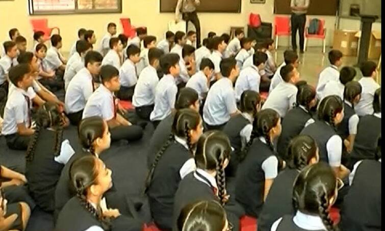 Schools open in Surat during corona cases hike in Gujarat Surat : વધતા કોરોના કેસો વચ્ચે સ્કૂલો શરૂ, આરોગ્ય વિભાગની ચિંતા વધી