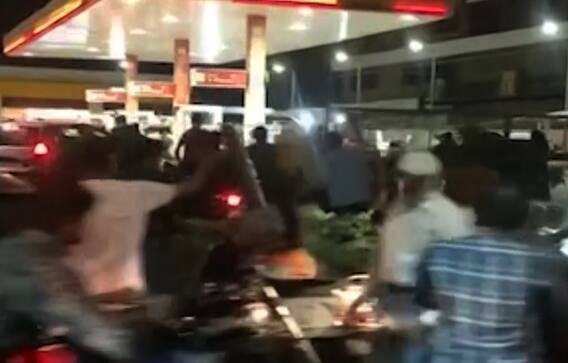 ભાવનગરઃ ખોટા મેસેજ વાયરલ થતા પેટ્રોલપંપ પર પેટ્રોલ ભરાવા લાગી લાંબી કતાર, જુઓ વીડિયો