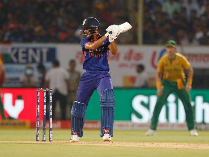 याशिवाय हार्दिकनेही महत्त्वपूर्ण अशा 31 धावा केल्या. ज्यामुळे भारताने 179 धावा स्कोरबोर्डवर लावत दक्षिण आफ्रिकेसमोर 180 धावांचे लक्ष्य ठेवले