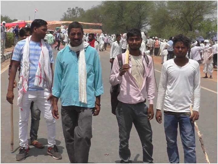 Rajasthan News: आरक्षण की मांग के बीच जयपुर-आगरा नेशनल हाईवे पर तीसरे दिन भी चक्का जाम, 4 तहसीलों में इंटरनेट बंद saini malli reservation demand traffic jam on Jaipur-Agra National Highway for the third day, internet shutdown in 4 tehsils ann Rajasthan News: आरक्षण की मांग के बीच जयपुर-आगरा नेशनल हाईवे पर तीसरे दिन भी चक्का जाम, 4 तहसीलों में इंटरनेट बंद