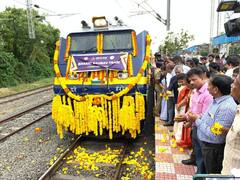 கோவை - சீரடி இடையே தனியார் இரயில் சேவை துவக்கம்: பயணிகளுக்கு இவ்வளவு வசதிகளா?