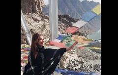 ਸਟਾਈਲਿਸ਼ ਤੇ ਖੂਬਸੂਰਤ ਅਦਾਕਾਰਾ ਕ੍ਰਿਤੀ ਸੈਨਨ ਦਾ #MondayMood ਕੀ ਹੈ? ਆਓ ਜਾਣੀਏ!