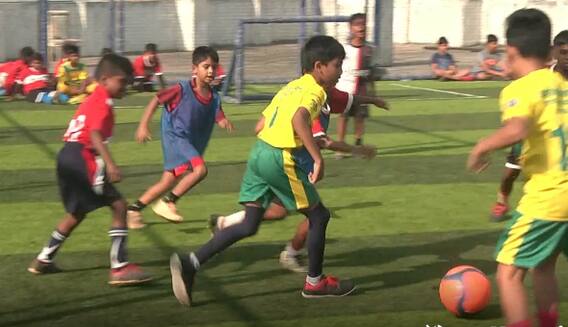 Vizag Terrace Football : భారీ గ్రౌండ్స్ అవసరం లేదు..డాబాపైన ఆడేద్దాం ఛలో | ABP Desam