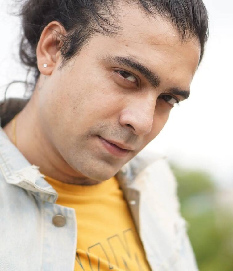 Singer Jubin Nautiyal gets injured and rushed to the hospital Jubin Nautiyalના ચાહકો માટે ખરાબ સમાચાર, સીડી પરથી પડતાં સિંગરને ગંભીર ઇજા, હોસ્પિટલમાં દાખલ