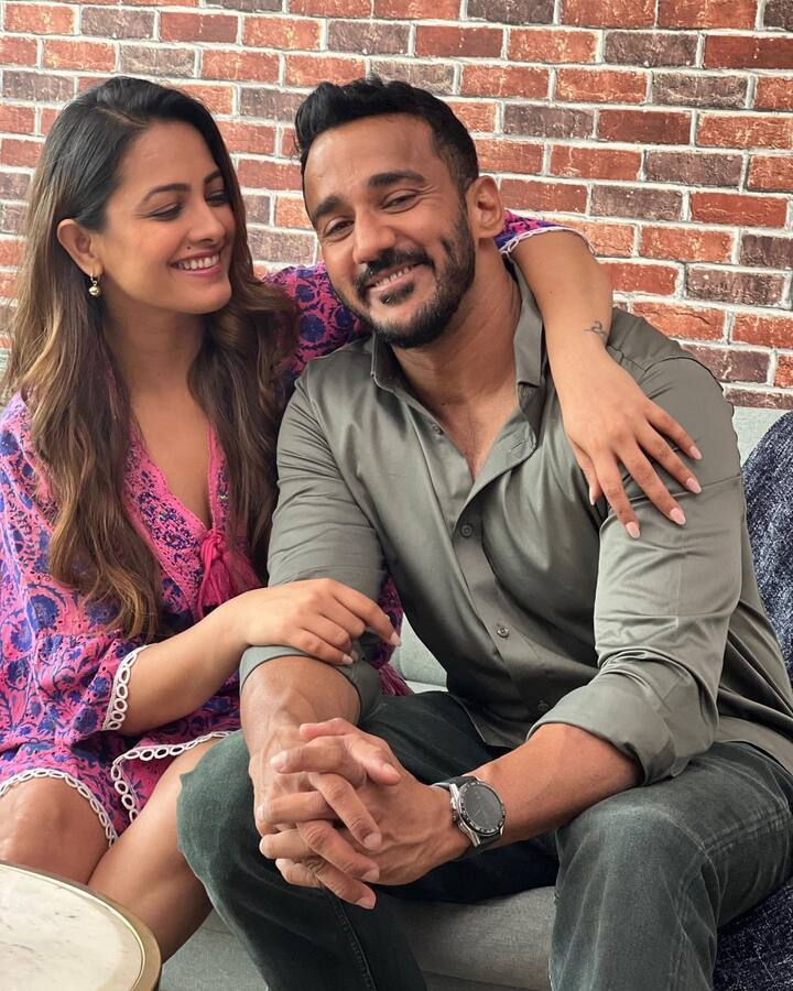 बॉलीवुड और टीवी इंडस्ट्री पर राज करने वालीं एक्ट्रेस अनीता हस्सनंदनी (Anita Hassanandani) ने साल 2013 में बिजनेसमैन रोहित रेड्डी के साथ शादी की थी. अनीता टीवी इंडस्ट्री की सक्सेसफुल एक्ट्रेसेस में से एक हैं और एक एपिसोड के 50 हजार रुपये से भी ज्यादा की कमाई करती हैं. साथ ही कई ऐड्स भी शूट करती हैं.