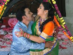 Bhojpuri Song: ताबड़तोड़ डांस मूव्स के साथ आम्रपाली दुबे और Nirahua ने बांधा समा, देखें रोमांटिक वीडियो