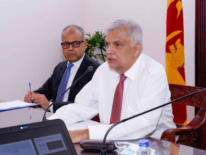 Sri Lanka President Ranil Wickremesinghe says economic crisis will have to be faced for one more year Sri Lanka Crisis: राष्ट्रपति विक्रमसिंघे बोले- एक साल और झेलना होगा आर्थिक संकट, भारत की इकोनॉमी का दिया उदाहरण