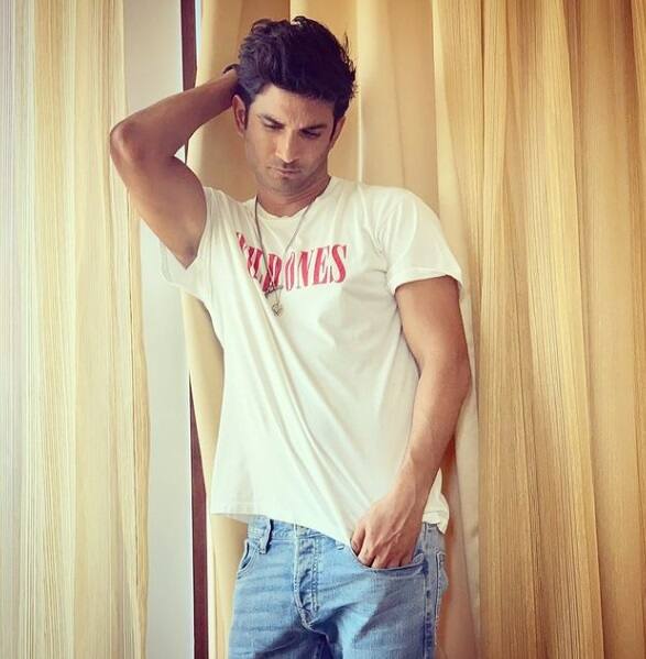 সুশান্ত সিংহ রাজপুত দ্রুত যেকোনও কিছু শিখে নিতে পারতেন। পদার্থবিদ্যায় ন্যাশনাল অলিম্পিয়াড উইনার ছিলেন তিনি। ২০০৩ সালের ইন্ডিয়ান কম্পিটিটিভ এক্সামে সম্পত স্থান অধিকার করেন। দিল্লি টেকনিকাল ইউনিভার্সিটিতে পড়াকালীন অভিনয়ের জন্য মাঝপথেই পড়াশোনা ছাড়েন। গিটার বাজানো থেকে দুহাতে লেখায় দক্ষ ছিলেন সুশান্ত।