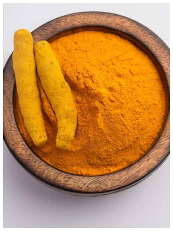 स्किन के लिए कच्ची हल्दी के फायदे