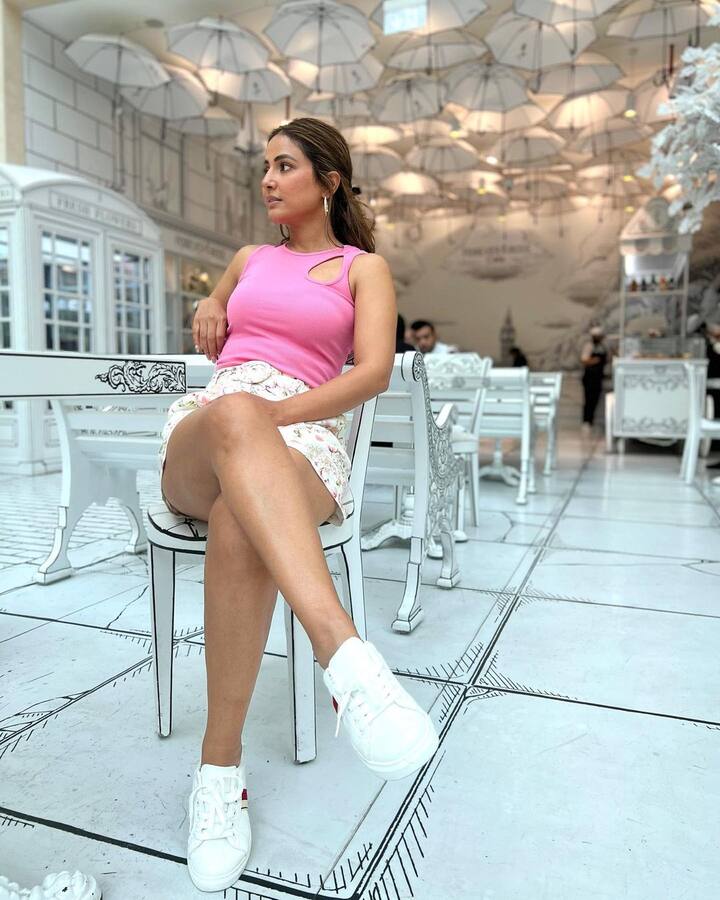 हिना खानचा ताजे फोटो सोशल मीडियावर प्रचंड व्हायरल होत आहे. तिच्या लूक आणि स्टाइलवर चाहते जोरदार कमेंट करत आहेत.(photo:realhinakhan/ig)
