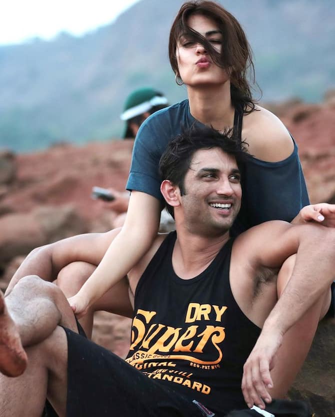 Rhea Chakraborty Gets Emotional On Sushant Singh Rajput Death Anniversary Shares Post | SSR Death Anniversary: सुशांत सिंह राजपूत को याद कर इमोशनल हुईं रिया चक्रवर्ती, कहा- 'तुम्हे रोज मिस ...