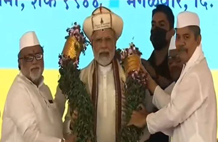 PM Modi Dehu Visit : पंतप्रधान मोदींच्या हस्ते संत तुकाराम महाराज शिळा मंदिराचा लोकार्पण सोहळा संपन्न, मोठ्या संख्येनं वारकऱ्यांची उपस्थिती 