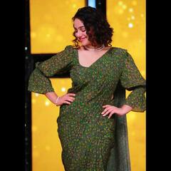 Nithya Menen photos: పూలచీరలో అలనాటి తారను తలపిస్తోన్న 'అలామొదలైంది' తార