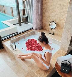 Avneet Kaur Bold Photos: બાથટબમાં સ્નાન કરતી અવનીત કૌરે મોનોકિનીમાં બોલ્ડ તસવીરો શેર કરી...