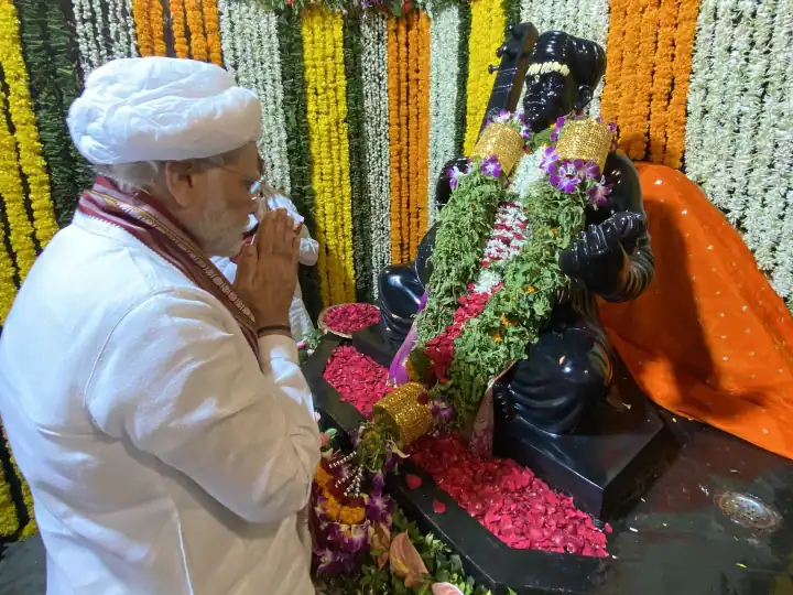 PM Narendra Modi inaugurates Tukaram Maharaj Temple in pune ਮਹਾਰਾਸ਼ਟਰ : PM ਮੋਦੀ ਨੇ ਪੁਣੇ 'ਚ ਤੁਕਾਰਾਮ ਮਹਾਰਾਜ ਮੰਦਰ ਦਾ ਕੀਤਾ ਉਦਘਾਟਨ, ਬੋਲੇ - ਰਾਸ਼ਟਰੀ ਏਕਤਾ ਨੂੰ ਮਜ਼ਬੂਤ ​​ਕਰਨਾ ਜ਼ਰੂਰੀ...