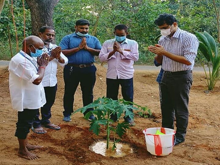 புதுச்சேரி: 15 ஏக்கர் தரிசு வளாக நிலம்.. நகர்ப்புறத்தில் ஒரு காடு.. மாற்றம் கொண்டுவந்த அரசு கல்லூரி முதல்வர்