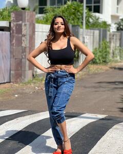 મોનાલિસાનો ફરી જોવા મળ્યો કાતિલ અંદાજ, ઈન્સ્ટાગ્રામ પર શેર કરી હોટ તસવીરો