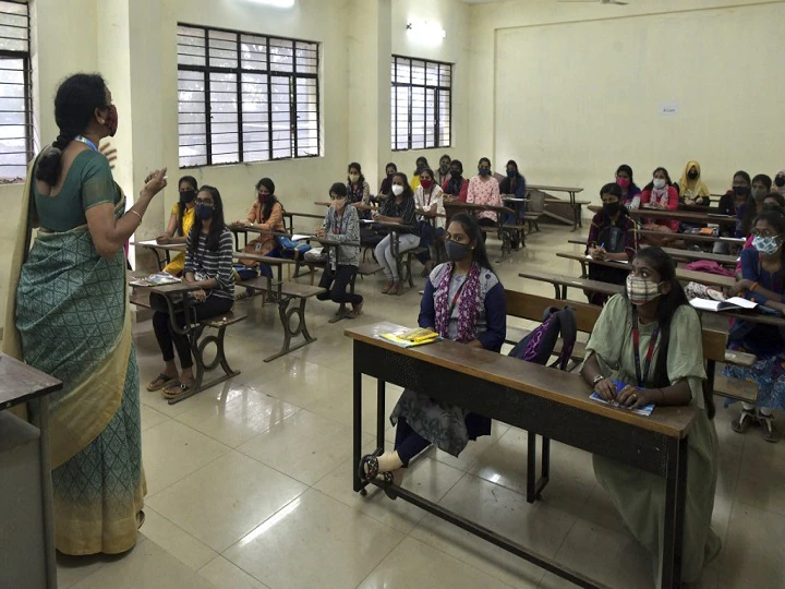 Leave, Permission only by app: Tamilnadu school education department இனி எல்லாமே App-தான்.. நேர்ல அனுமதி இல்ல.. தமிழ்நாடு பள்ளிக் கல்வித்துறையின் முக்கிய உத்தரவு..