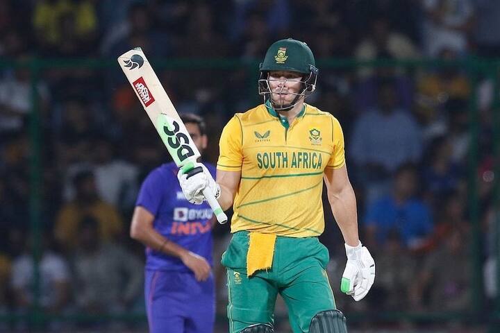 दक्षिण आफ्रिकेचा तडाखेबाज फलंदाज डेव्हिड मिलर सध्या उत्कृष्ट फॉर्ममध्ये आहे. या मालिकेतही त्यानं आयपीएलचा फॉर्म कायम ठेवला आहे. मिलरनं पहिल्या दोन सामन्यात 84 धावा केल्या आहेत. या दरम्यान त्याचा स्ट्राइक रेट 182.61 इतका होता. आजच्या सामन्यातही दक्षिण आफ्रिकेसाठी मोठी धावसंख्या करून संघाला विजय मिळवून देण्याचा त्याचा प्रयत्न आहे.