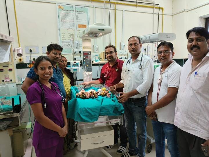 Bundi 725 grams newborn got life for the first time Triplet children handed over to mother after 28 days monitoring ANN Bundi News: पहली बार 725 ग्राम के नवजात को मिला जीवनदान, 28 दिन निगरानी के बाद ट्रिप्लेट बच्चे मां को सुपुर्द