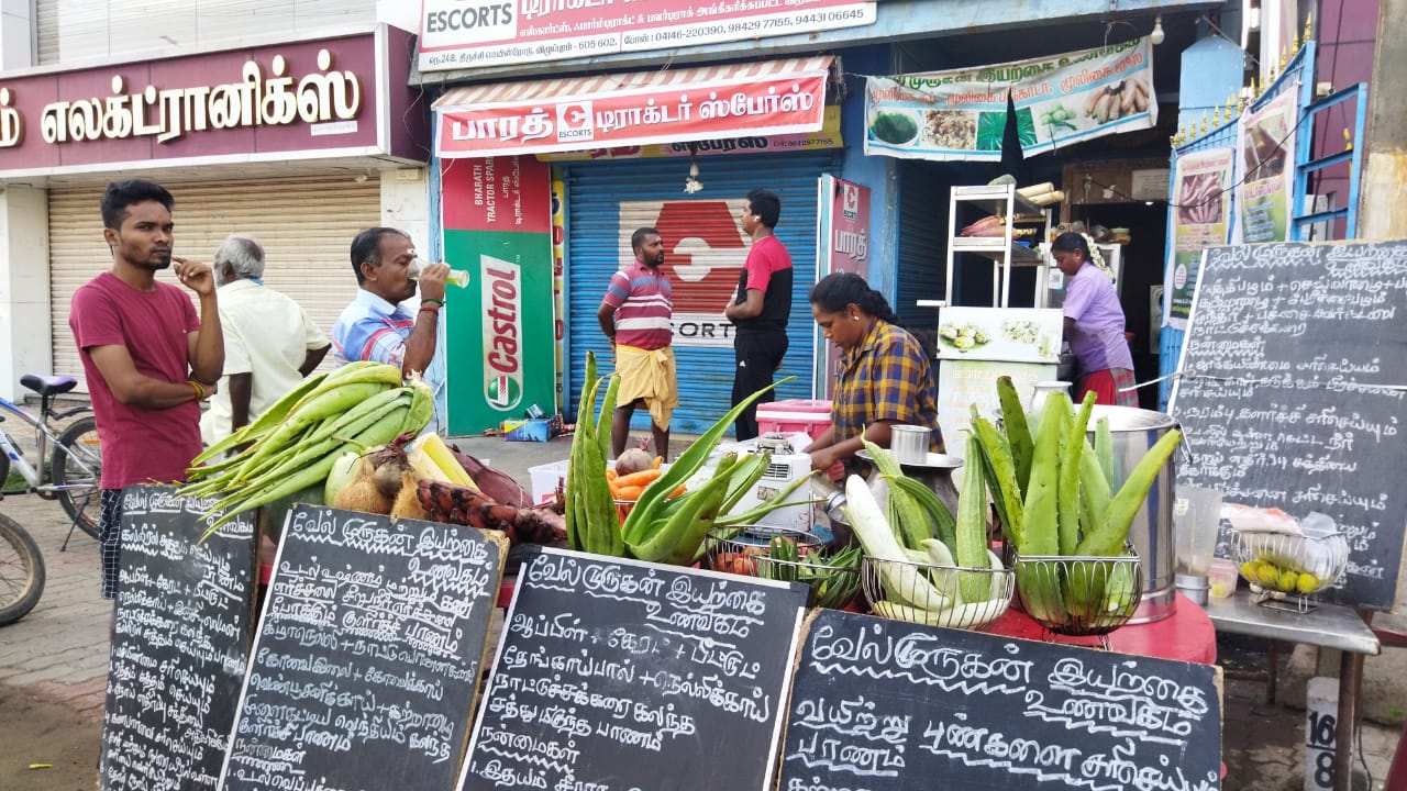 Villupuram: இயற்கை முறையில் ஜூஸ் தயாரிப்பில் அசத்தும் விழுப்புரம் இளைஞர் - கடையில் அலைமோதும் மக்கள் கூட்டம்...!