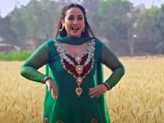 Bhojpuri Song: बाबुल की गलियों में निकल पड़ी Rani Chatterjee, खेतों में लहराई एक्ट्रेस ने चुनरिया