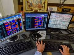 Stock Market: Sensex Sinks For Fourth Day, Down 152 Points; Nifty Ends Below 15,700 Amid Volatility