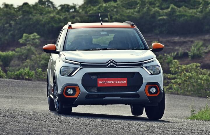 Citroen C3 Car Review : लक्झरी कार ही अशी आहे की ती सगळ्यांनाच घ्यावीशी वाटते. परंतु, किंमत जास्त असल्या कारणाने प्रत्येकालाच लक्झरी कार घेणं शक्य होत नाही. अशाच सर्वसामान्यांसाठी नवीन Citroen C3 कार लवकरच भारतात लॉन्च होणार आहे. भारतात Citroen C3 ही कार पुढील महिन्यात लॉन्च होतेय.