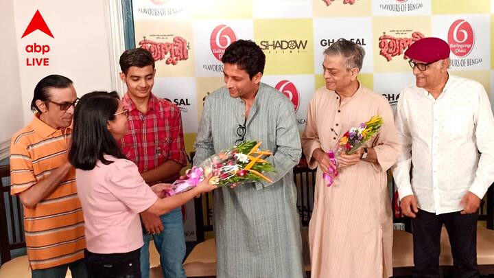 অভিনয় দেখে নয়, গল্প পড়ে মনে হয়েছিল, ফেলুদার চরিত্রে অভিনয় করবেন তিনি। দীর্ঘ অভিনয় জীবনে এখনও পর্যন্ত একজনেকর কাছেই কাজ চাইতে গিয়েছিলেন তিনি। সেই পরিচালক হলেন সন্দীপ রায়, আর যে চরিত্রের জন্য অভিনেতা কাজ চাইছে গিয়েছিলেন, সেটি হল 'ফেলুদা'।