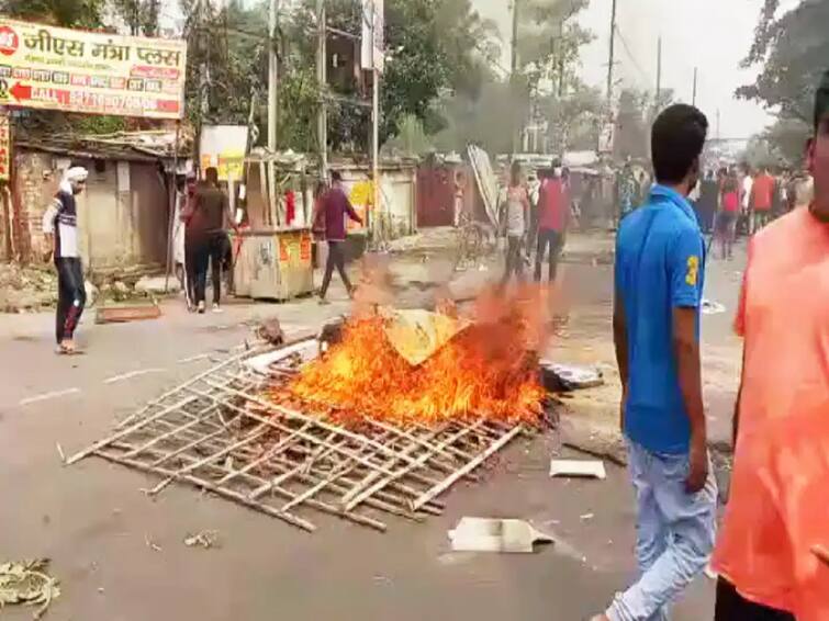 bihar student protest to agneepath scheme and throwing stones on trains, burnt tires Agneepath Scheme: બિહારમાં વિદ્યાર્થીઓનો હંગામો, આક્રોશમાં આવેલા લોકોએ ટ્રેનો રોકી, ટાયર સળગાવ્યા
