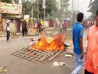 Agneepath Scheme: બિહારમાં વિદ્યાર્થીઓનો હંગામો, આક્રોશમાં આવેલા લોકોએ ટ્રેનો રોકી, ટાયર સળગાવ્યા