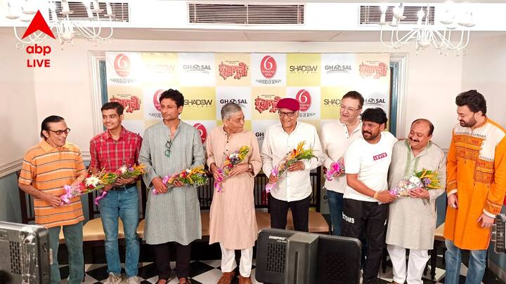 সন্দীপ রায় আরও বলেন, 'যখন নতুন ফেলুদার জন্য পরিকল্পনা শুরু করি, তখনই ইন্দ্রনীলের কথা মাথায় এসেছিল। মনে হয়েছিল আমি কারও ওপর চরিত্রটা চাপিয়ে দিচ্ছি না। এমন একজনকে চরিত্রটা দিচ্ছি যে এই চরিত্রটা মন থেকে করতে চায়। তারপর সেটে গিয়ে মনে হয়েছে, সঠিক চরিত্রায়নই হয়েছে।''