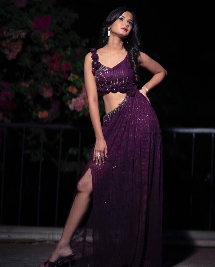 సన్నటి నడుముతో ఇలియానాను గుర్తుకు తెస్తోంది. -Image Credit:Ariyana Glory/Instagram