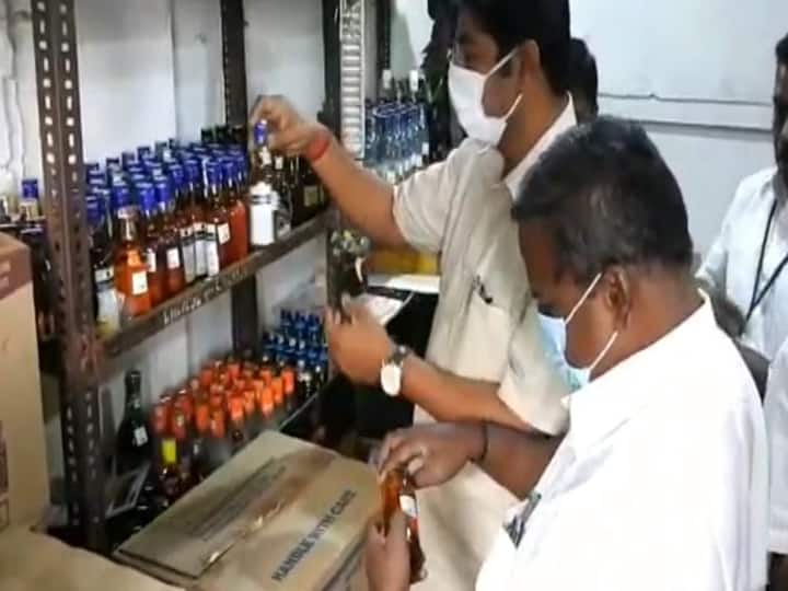 TASMAC Rs 10 additional Charges for each bottle of liquor sold at Tasmacs Kodaikanal TASMAC: டாஸ்மாக்கில் காலி பாட்டில்களை கொடுத்தால் 10 ரூபாய் கிடைக்கும் - எங்கு தெரியுமா..?