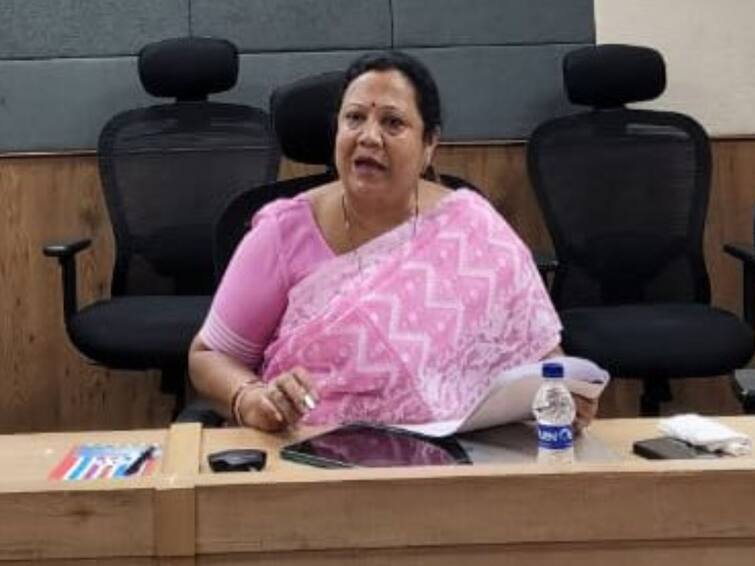 Minister of State for Railways Darshana Jardosh in Kolhapur visit Darshana Jardosh in Kolhapur : डबल इंजिन सरकार असलेल्या राज्यांची अवस्था पहा ! रेल्वे राज्यमंत्र्यांची ठाकरे सरकारवर टीका