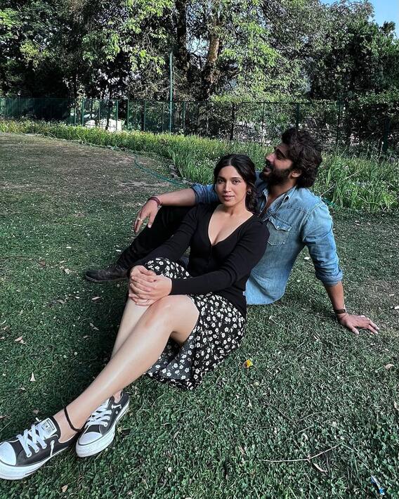 The Lady Killer: शूटिंग के दौरान एक दूसरे की आंखों में खोए अर्जुन कपूर और भूमि पेडनेकर, 'द लेडी किलर' के सेट से सामने आई ये फोटोज