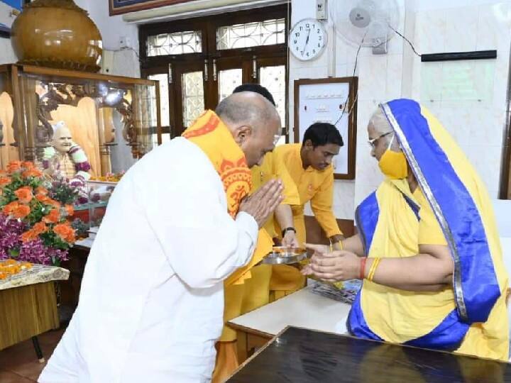 हरिद्वार में ही आरसीपी सिंह ने गायत्री परिवार की जीजी शैलबाला पांडे से मुलाकात की और उनका आशीर्वाद लिया.
