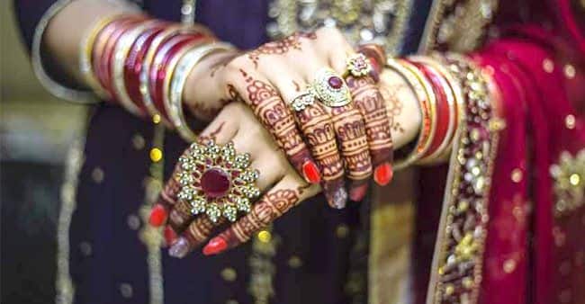 Banaskantha: A widow had loved and marriage with son in law after breaks her daughter engagement વિચિત્ર પ્રેમ પ્રકરણઃ દીકરીની સગાઇ તોડીને જમાઇ સાથે માંડ્યુ ઘર ને પછી................