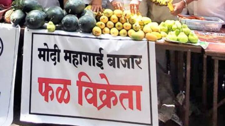 'मोदींंनी काय दिलं? गाजर दिलं.. गाजर दिलं...', अशी घोषणाबाजी करत राष्ट्रवादीच्या नेते आणि कार्यकर्त्यांनी पुण्यात महागाई विरोधात आंदोलन केलं.