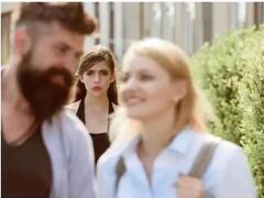 Relationship Tips: ਤੁਹਾਡੇ ਰਿਸ਼ਤੇ 'ਚ ਆ ਗਿਆ ਕੋਈ ਤੀਸਰਾ, ਇਨ੍ਹਾਂ ਹਰਕਤਾਂ ਤੋਂ ਲਾ ਸਕਦੇ ਹੋ ਪਤਾ