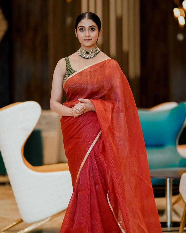 एका गावातील सामान्य मुलगी ते मोठ्या पडद्यावरची झेप, हा रिंकूचा प्रवासही फिल्मी होता. पहिल्याच चित्रपटाने तिला तुफान लोकप्रियता मिळवून दिली होती.(photo:iamrinkurajguru/ig)