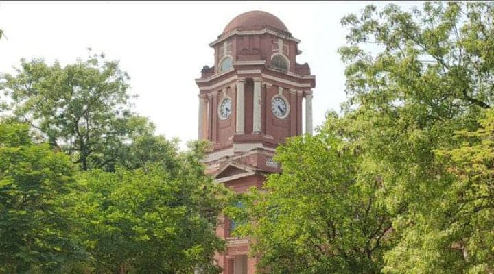 Trichy: The clock has been a special feature of the Trichy court for centuries திருச்சியில் நூற்றாண்டுகளை கடந்து கம்பீரமாக சுற்றும் கடிகாரம் -  இதன் சிறப்பு என்ன..?