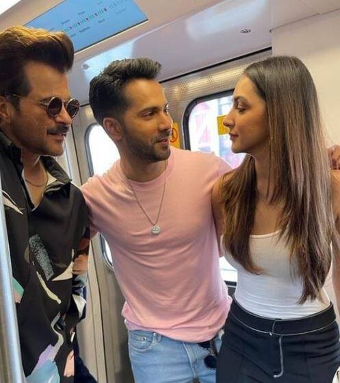 अभिनेता वरुण धवन और कियारा आडवाणी अपनी अपकमिंग फिल्म 'जुग जुग जीयो' के प्रमोशन में कोई कसर नहीं छोड़ रहे हैं.