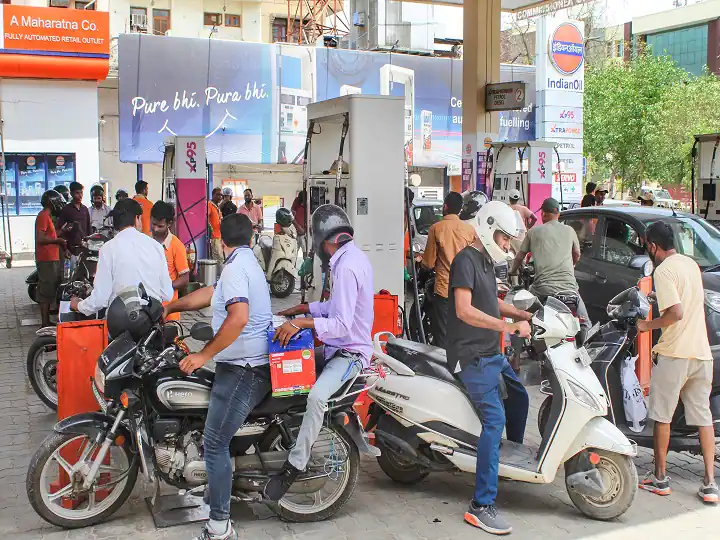 Petrol-Diesel Price in Kolkata 18 June 2022 Kolkata petrol diesel rate news Petrol-Diesel Price in Kolkata: कोलकाता शहर में आज पेट्रोल-डीजल पर कितने रुपये बढ़े? यहां चेक करें लेटेस्ट रेट लिस्ट