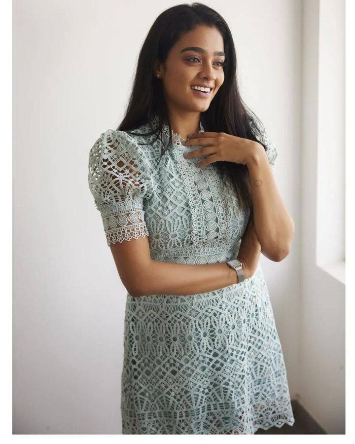 உன்னுடனே நானும் வாரேன் ஒரு ஓரமா