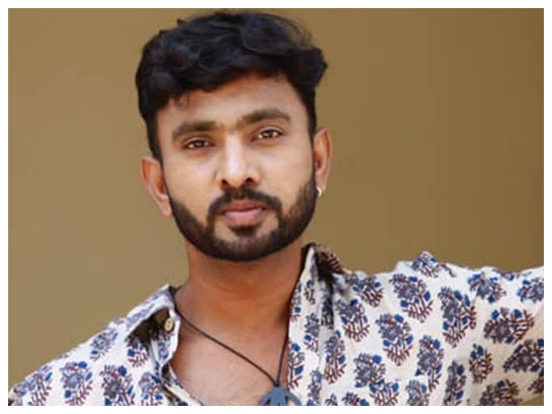 Jabardast comedian Adhire Abhi seriously injured Adhire Abhi: షూటింగ్ లో గాయపడ్డ 'జబర్దస్త్' కమెడియన్ - చేతికి 15 కుట్లు