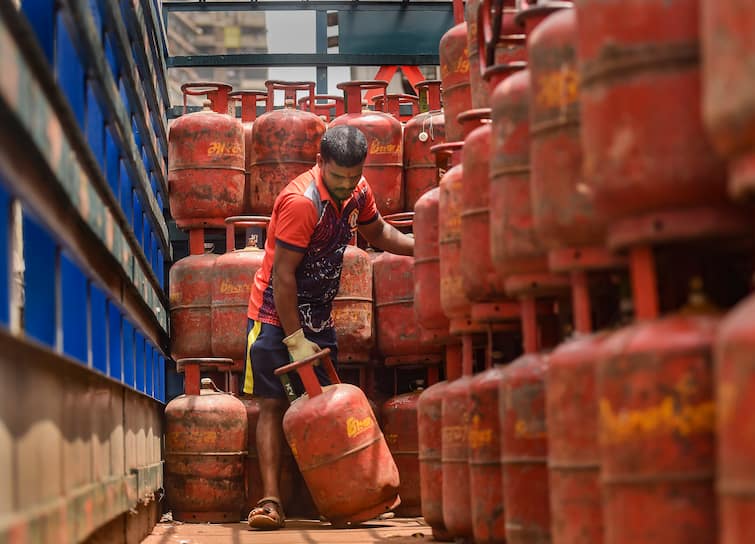 lpg-gas-connection-price-hiked-by-oil-companies-iocl-hpcl-bpcl-from-16th-june-2022 LPG Gas Connection: ১৬ জুন থেকে বাড়ছে দাম, রান্নার গ্যাসের কানেকশন আরও দামি