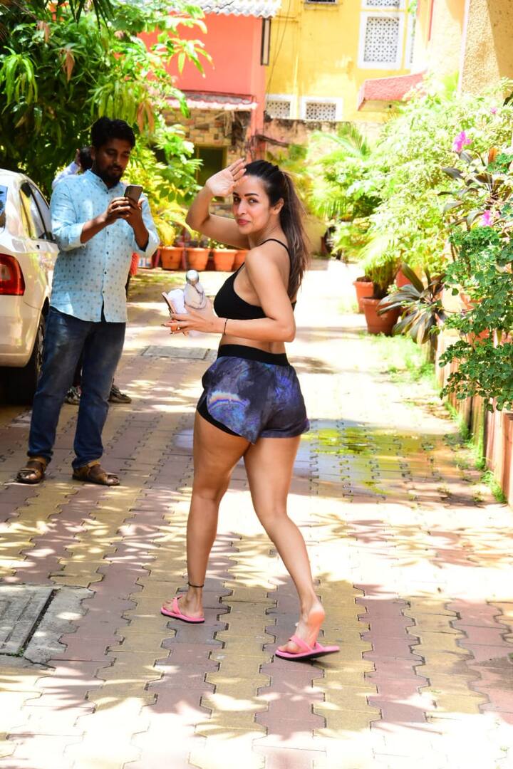 अगर आपको भी मलाइका जैसा ग्लोइंग चेहरा और टोंड फिगर पानी है तो आप भी उनकी डाइट और एक्सरसाइज प्लान फॉलो कर सकते हैं.