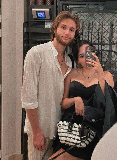 अपने एक व्लॉग में, आलिया ने बताया था कि कैसे वह शेन से डेटिंग ऐप पर मिली थी.  उन्होंने कहा, 