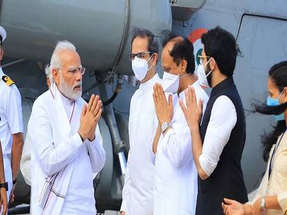 PMs security asks Aaditya Thackeray to get out of father Uddhavs car PM Modi Security : ”ரூல்ஸ் ரூல்ஸ்தான்” : பிரதமர் மோடியின் பாதுகாப்புக்காக முதலமைச்சர் மகனை இறக்கிவிட்ட செக்யூரிட்டி..